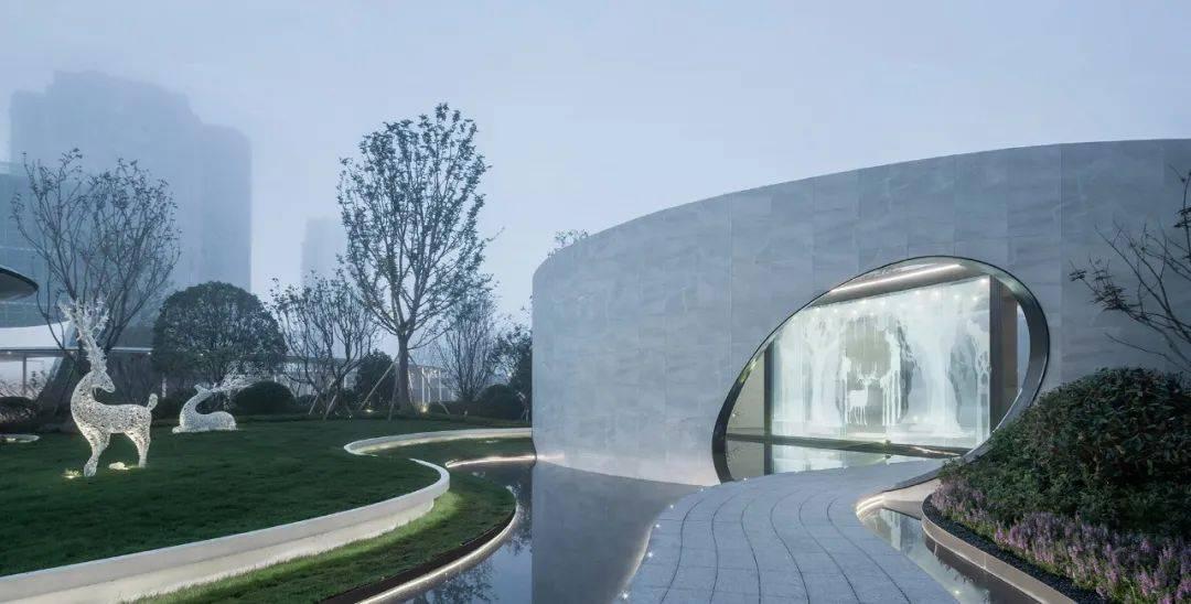 救援怒吼的狮子