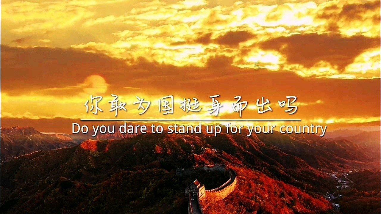 救援时尚的女孩